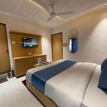 Hotel Phoniex Ahmedabad Eksteriør bilde