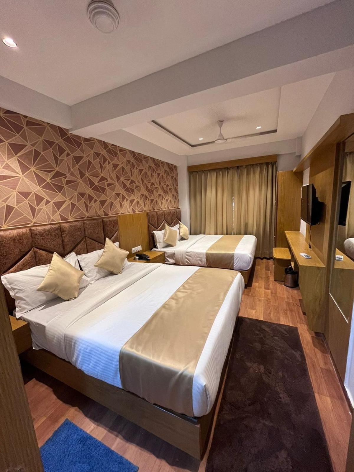 Hotel Phoniex Ahmedabad Rom bilde