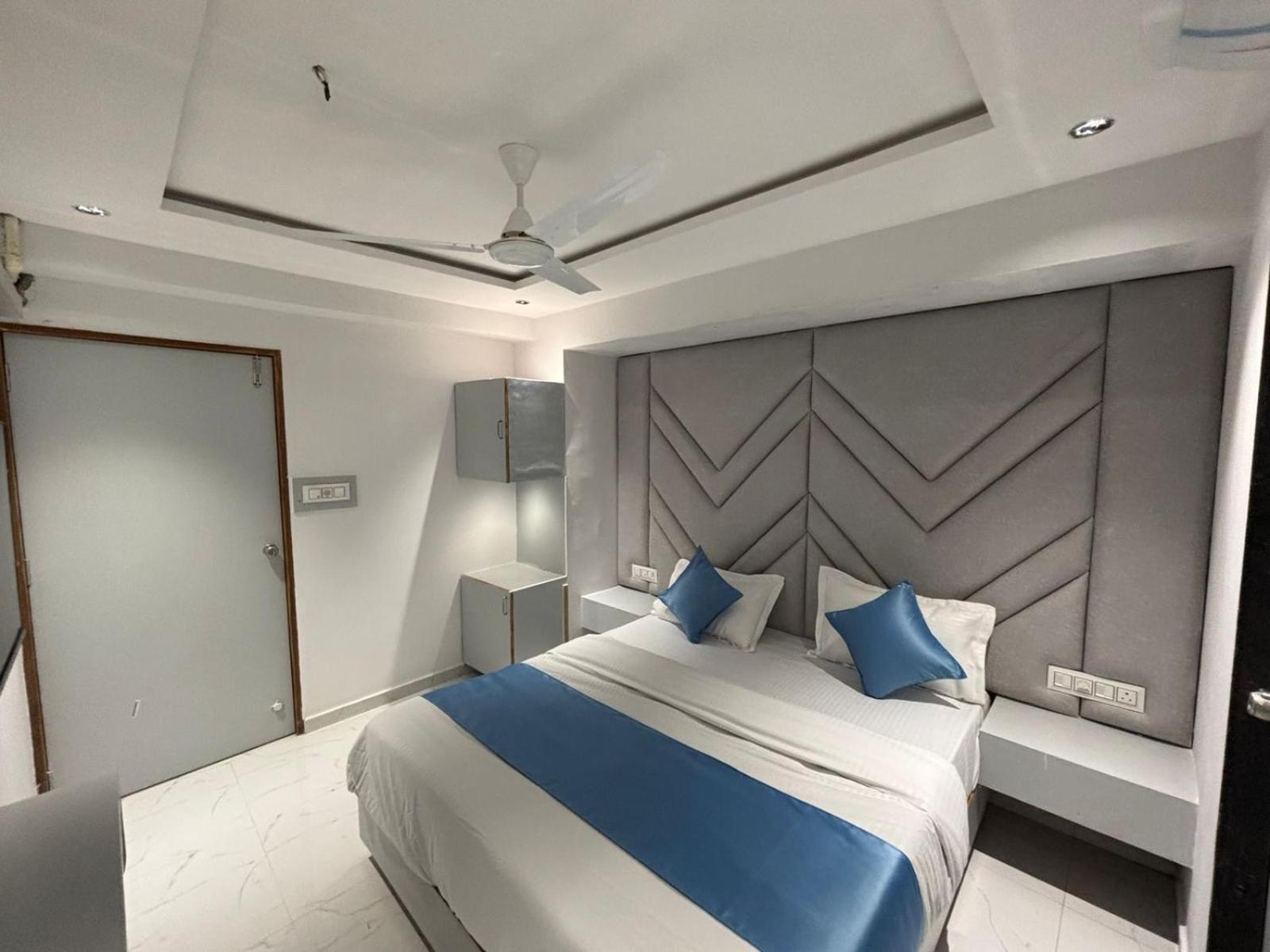 Hotel Phoniex Ahmedabad Eksteriør bilde