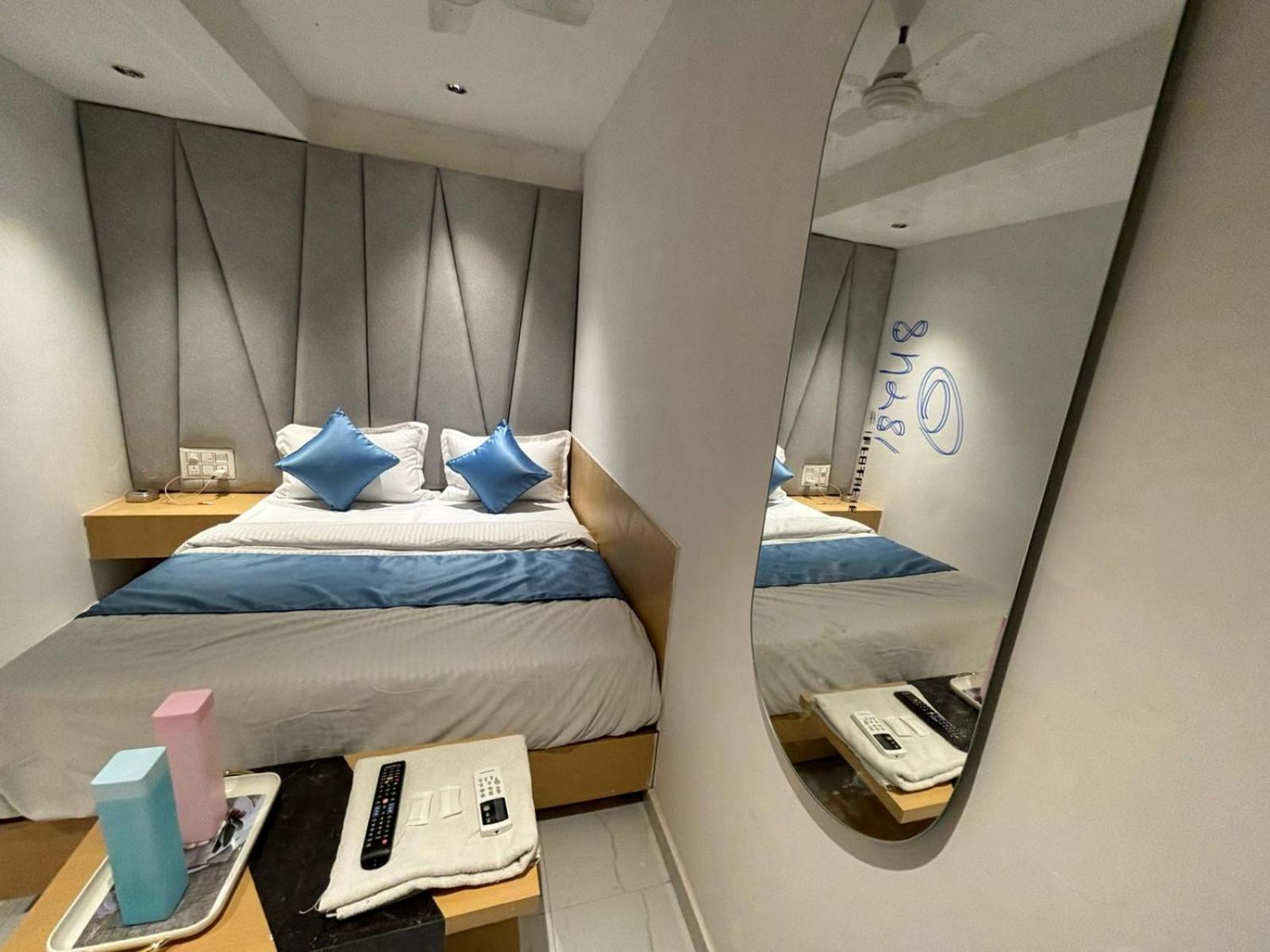 Hotel Phoniex Ahmedabad Eksteriør bilde