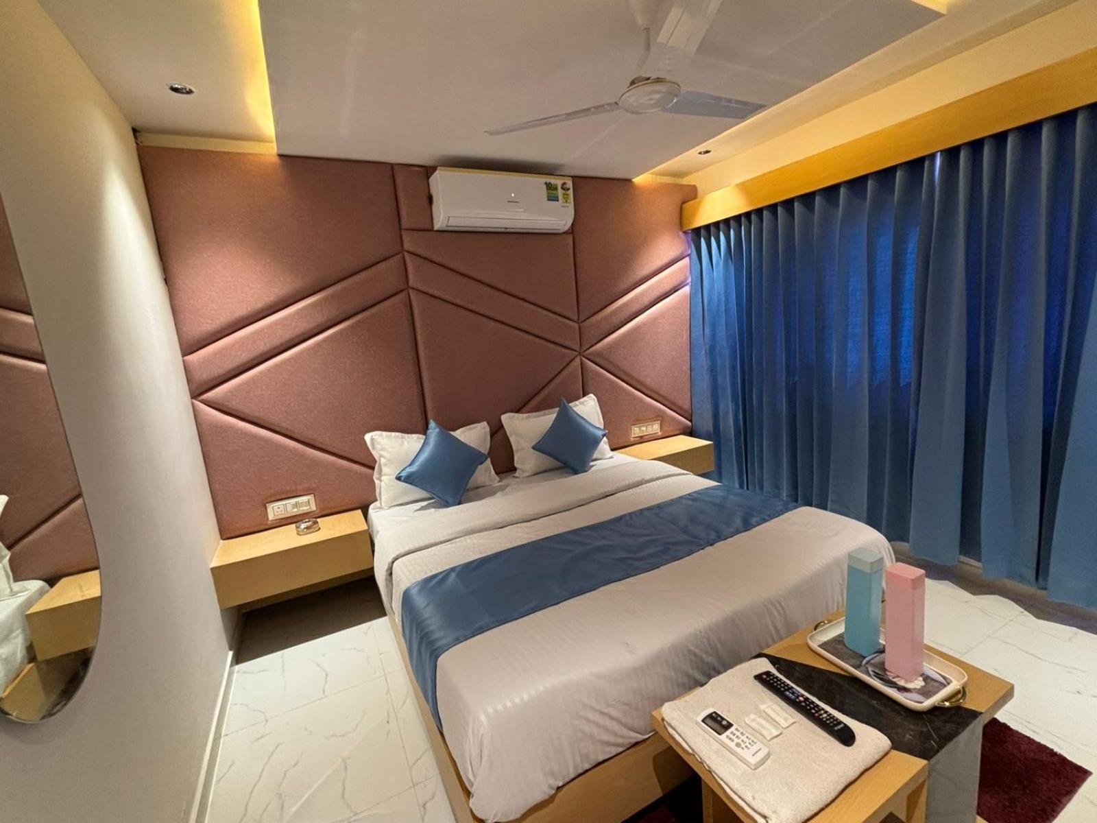 Hotel Phoniex Ahmedabad Eksteriør bilde