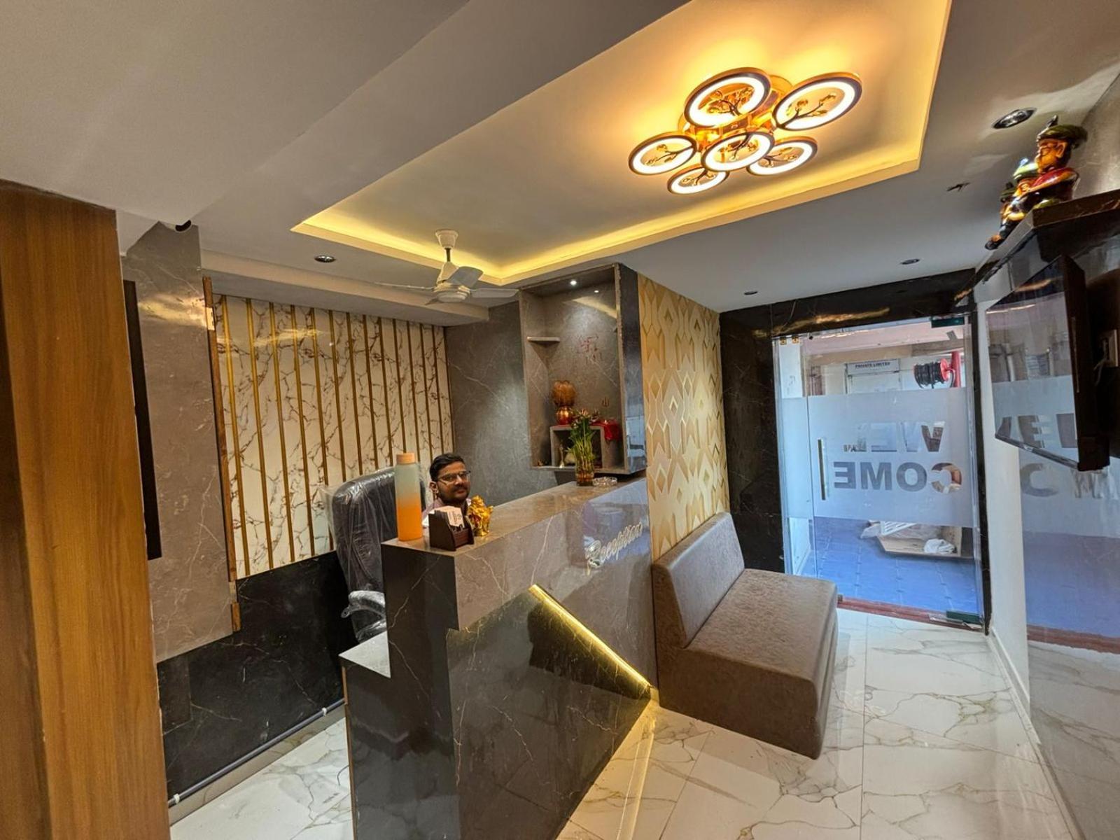 Hotel Phoniex Ahmedabad Eksteriør bilde
