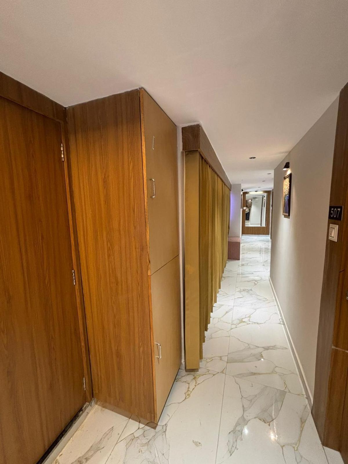 Hotel Phoniex Ahmedabad Eksteriør bilde