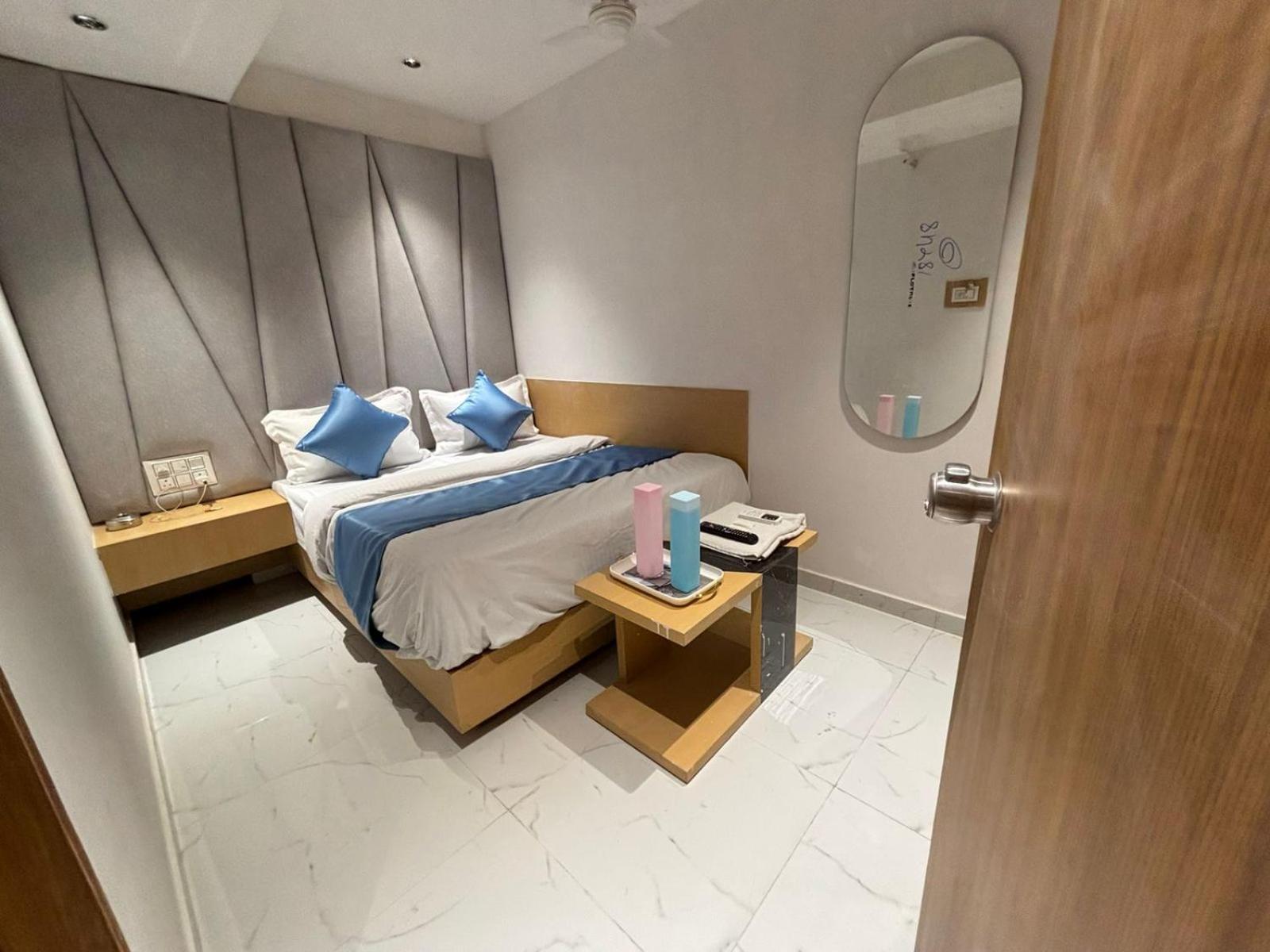 Hotel Phoniex Ahmedabad Eksteriør bilde